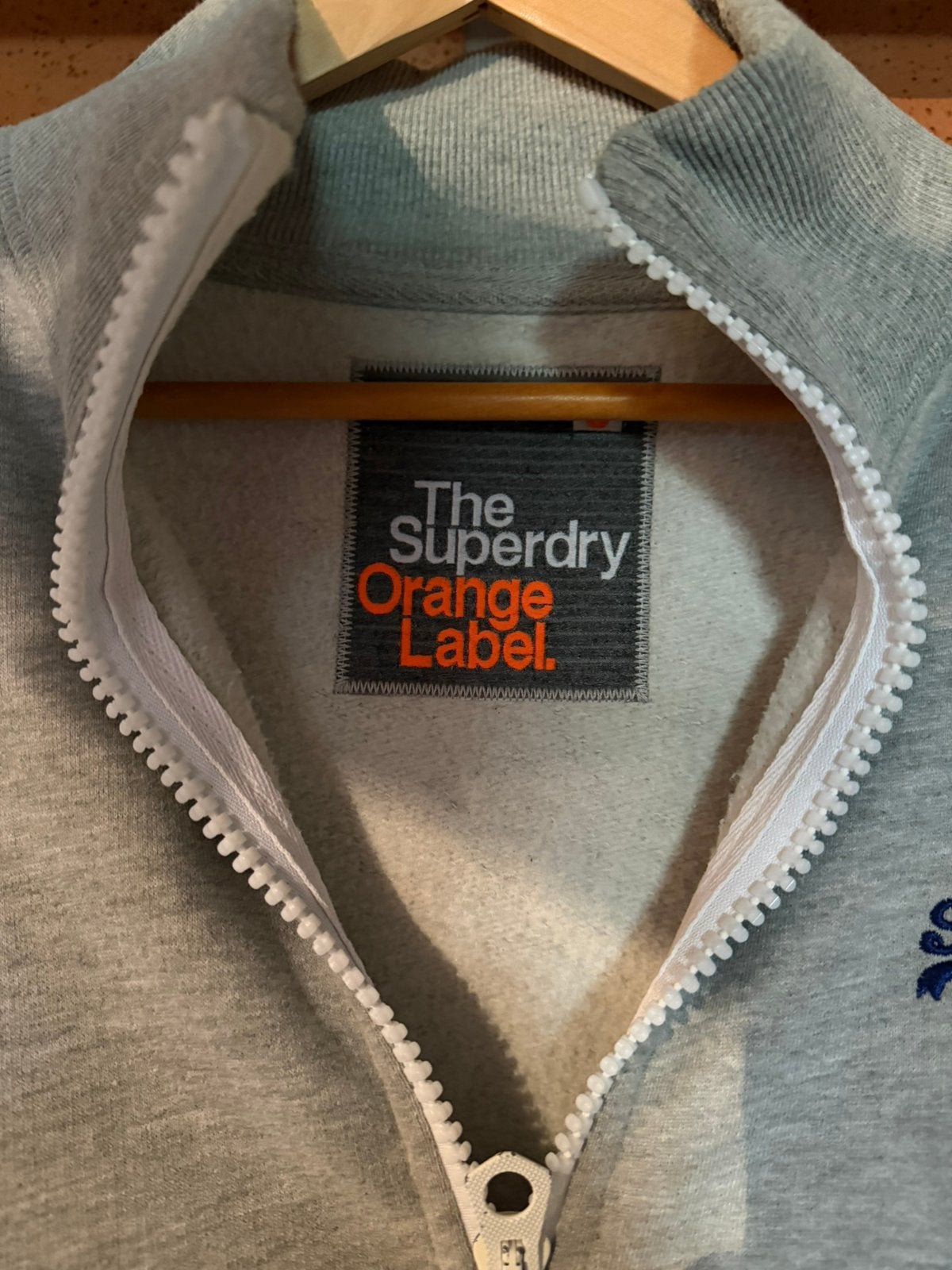 Grijs Superdry Orange Label vest met rits NIEUW –Maat L, Ophalen of Verzenden, Nieuw, Maat 52/54 (L), Grijs
