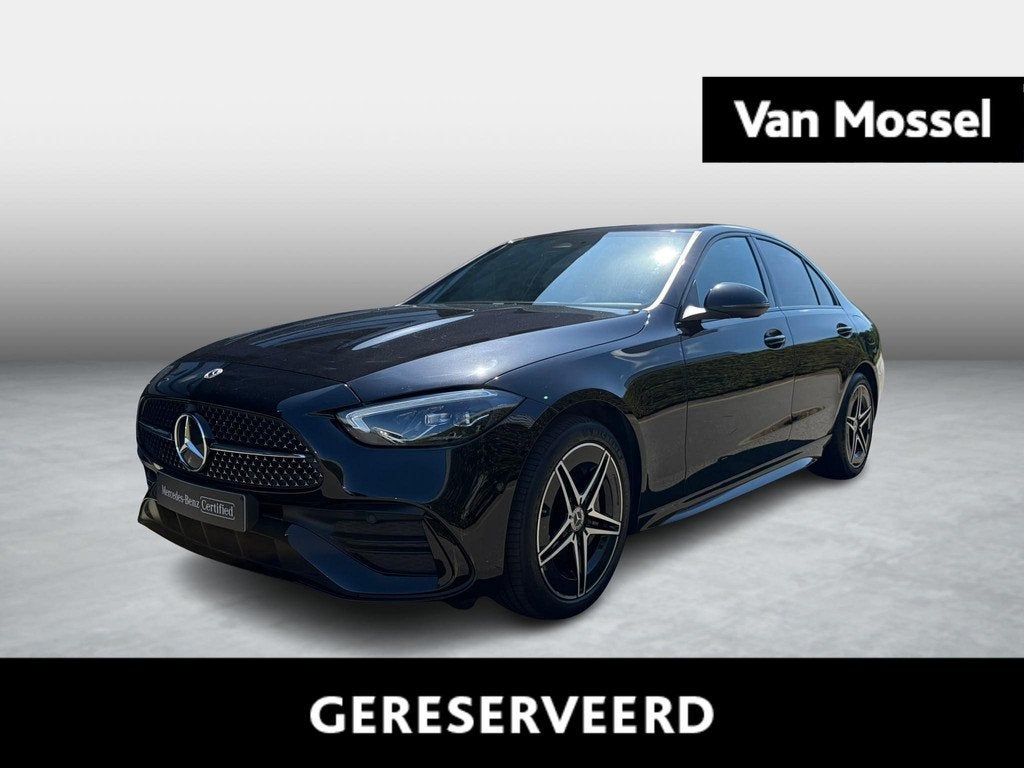 Mercedes-Benz C 300 e AMG Line + CARPLAY + LED + CAMERA + NI, Auto's, Mercedes-Benz, Automaat, 4 deurs, Zwart, 4 cilinders
