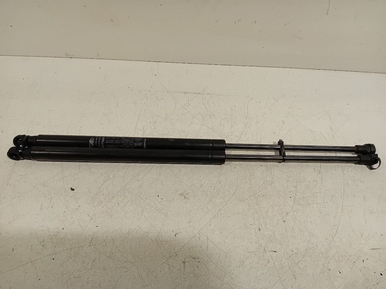 Gasdrukveerset achter Fiat 500, Auto-onderdelen, Onderdelen@venauto.nl, Van der Ven Autorecycling B.V., Gebruikt, Ettenseweg 76, 4706 PB Roosendaal, The Netherlands