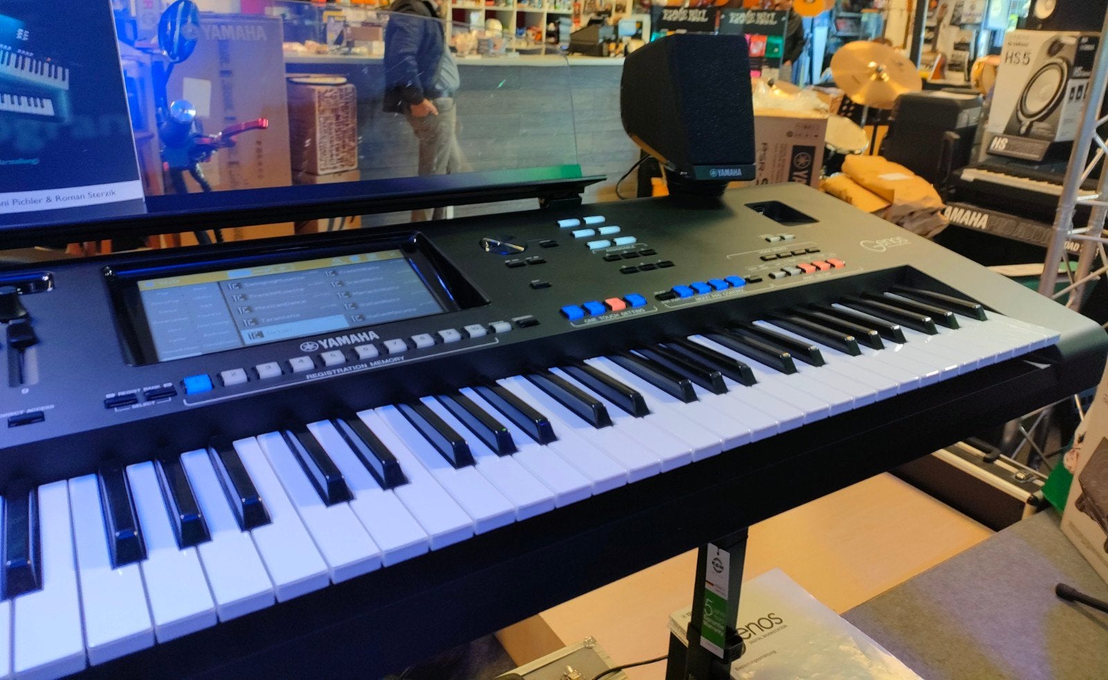 Yamaha Genos met veel extra's, Muziek en Instrumenten, Verzenden, Yamaha