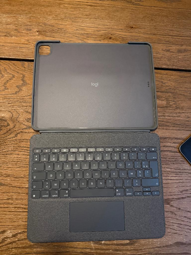 Logitech AZERTY combo touch 13 iPad pro, Enlèvement ou Envoi, Logitech, Protection faces avant et arrière, 13 pouces ou plus
