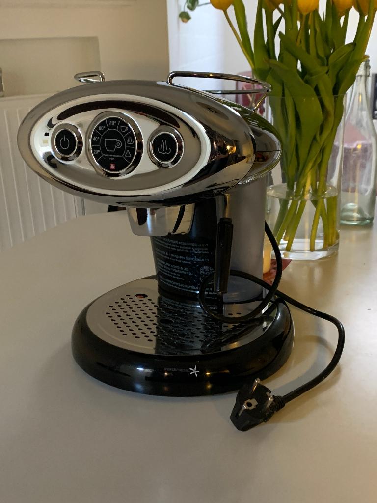 Illy Iperespresso, Ophalen, Koffiepads en cups, Gebruikt, Espresso apparaat