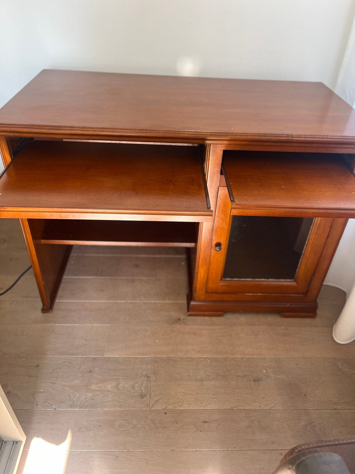 Massief houten bureau, Huis en Inrichting, Ophalen, Gebruikt, Kersenhout, 40 tot 80 cm