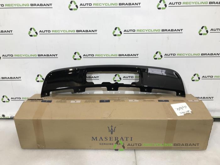 Diffuser achterbumper van een Maserati Levante, Gebruikt, -, -, Ophalen of Verzenden