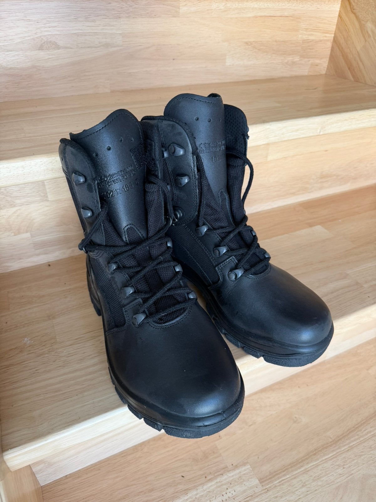 Haix combat boots, Ophalen
