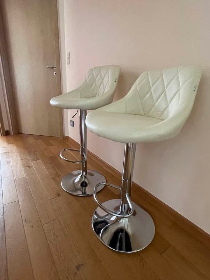 Chaises de bar simili couleur blanc cassé, Maison & Meubles, 2 tabourets, Comme neuf, Enlèvement, Cuir