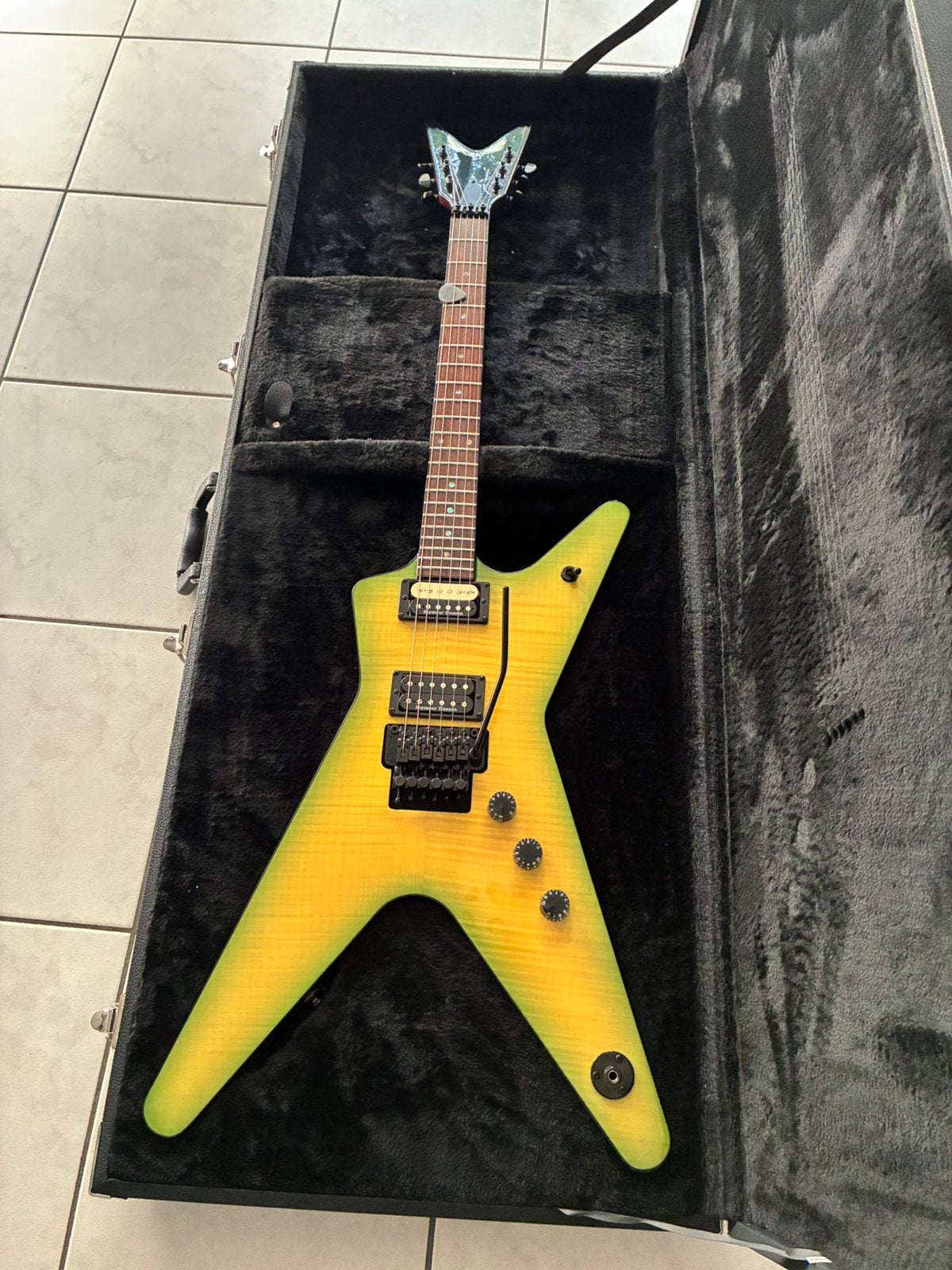 Dean ML79 nieuw met koffer, Musique & Instruments, Instruments à corde | Guitares | Électriques, Enlèvement, Neuf