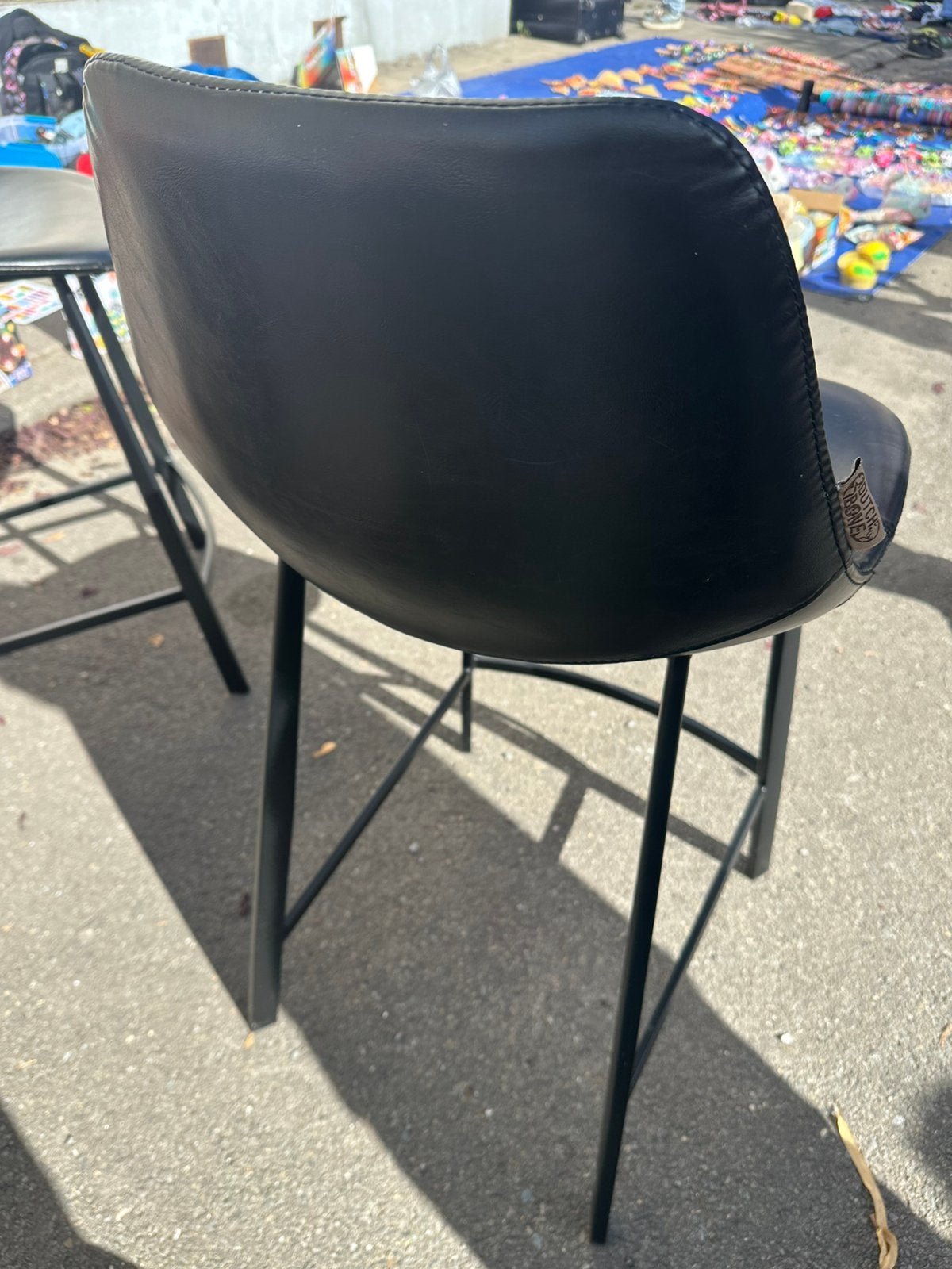 Dutch Bone high black leather chairs as new., Maison & Meubles, Tabourets de bar, 90 cm ou plus, Avec repose-pieds, 4 tabourets