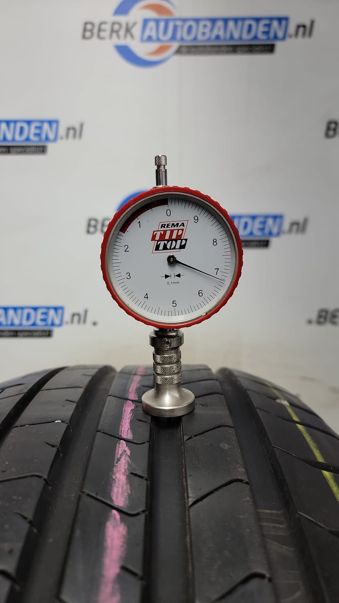 2x Pirelli P-Zero (MO) 235/50 R19 99W 235/50/19 2355019 (pri, 19 inch, Gebruikt, -, -