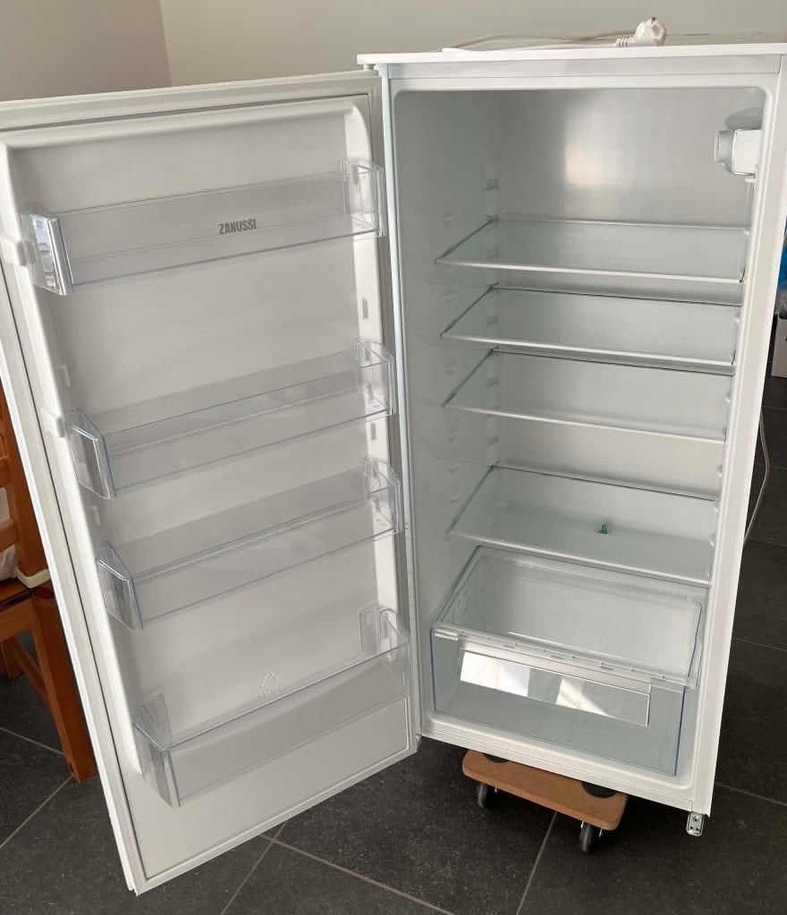 Frigo Zanussi 208l, Ophalen, Zonder vriesvak, 120 tot 140 cm, 200 liter of meer