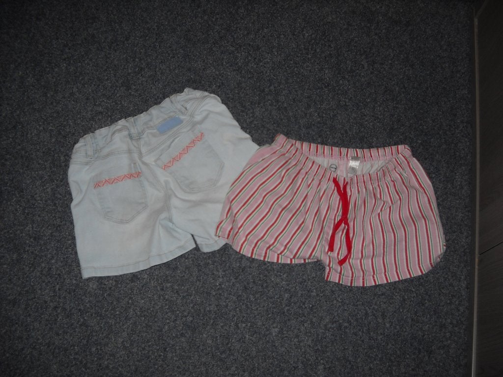 2 shorts-veritas en okaidi-140/146-mooie staat € 3,00, Kinderen en Baby's, Kinderkleding | Maat 146, Ophalen, Gebruikt, Meisje