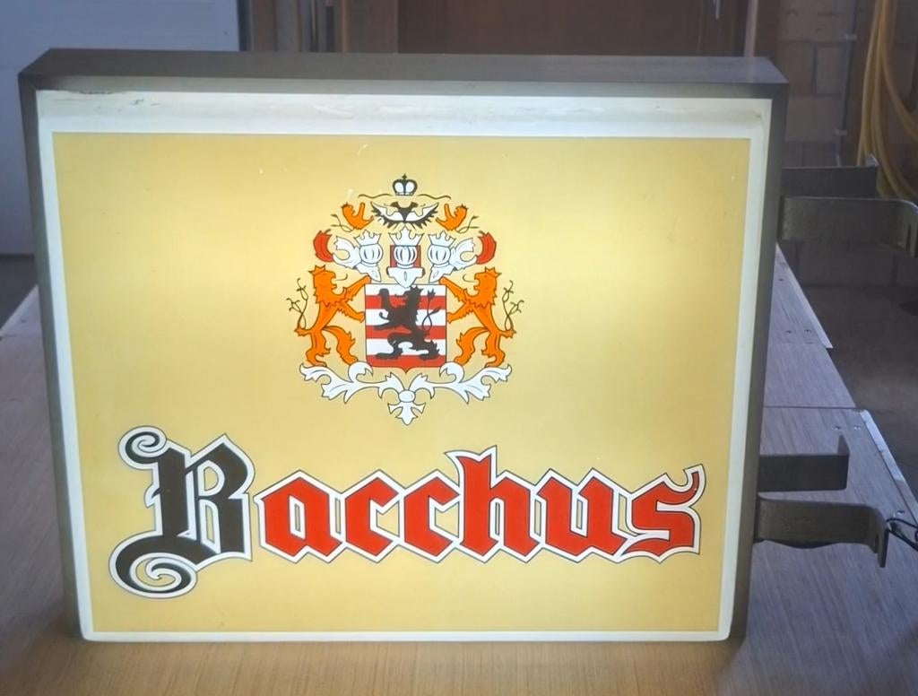 Lichtreclame Bacchus, Ophalen