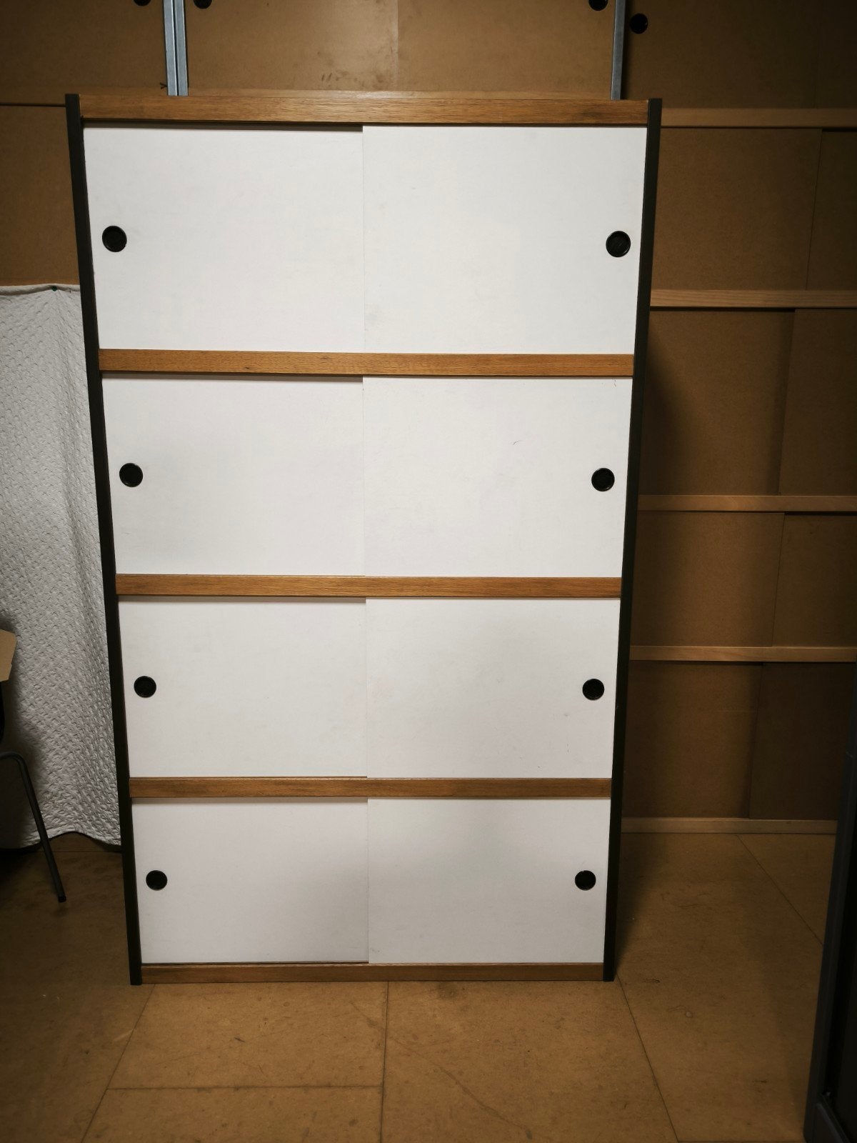armoire Kewlox vintage avec portes coulissantes blanches, Maison & Meubles, Enlèvement