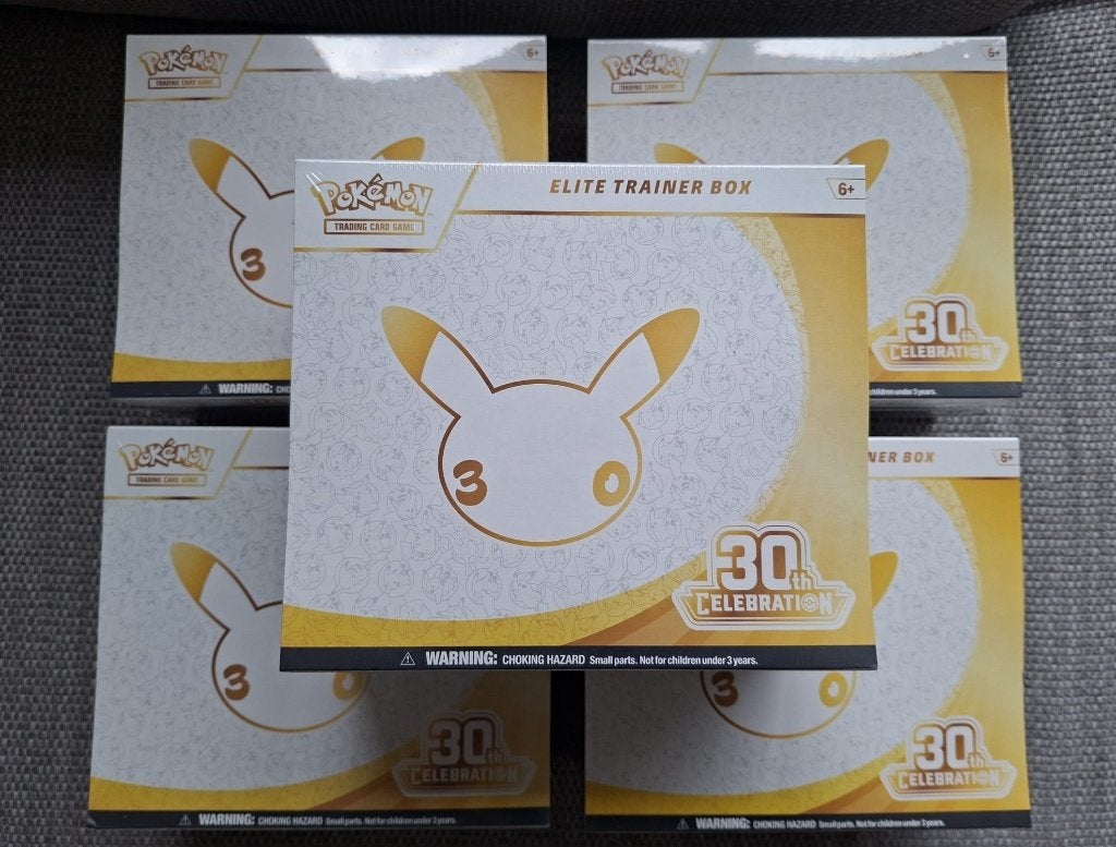 Pokemon 30th Celebration Elite Trainer box - meerdere Engels, Ophalen of Verzenden, Nieuw, Boosterbox