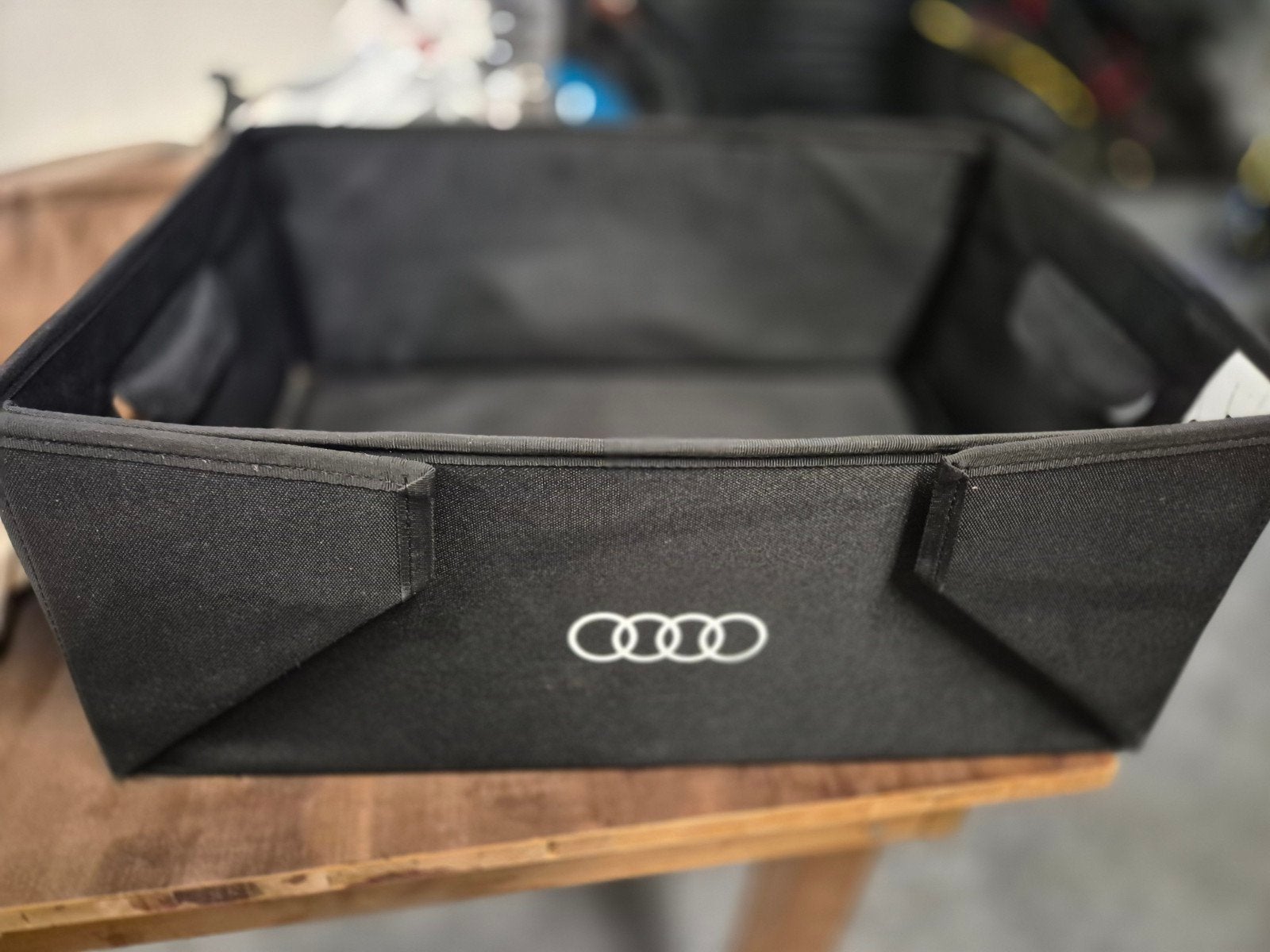 Audi Originele Plooibox+ Verzorgingsset + beschermmat, Ophalen