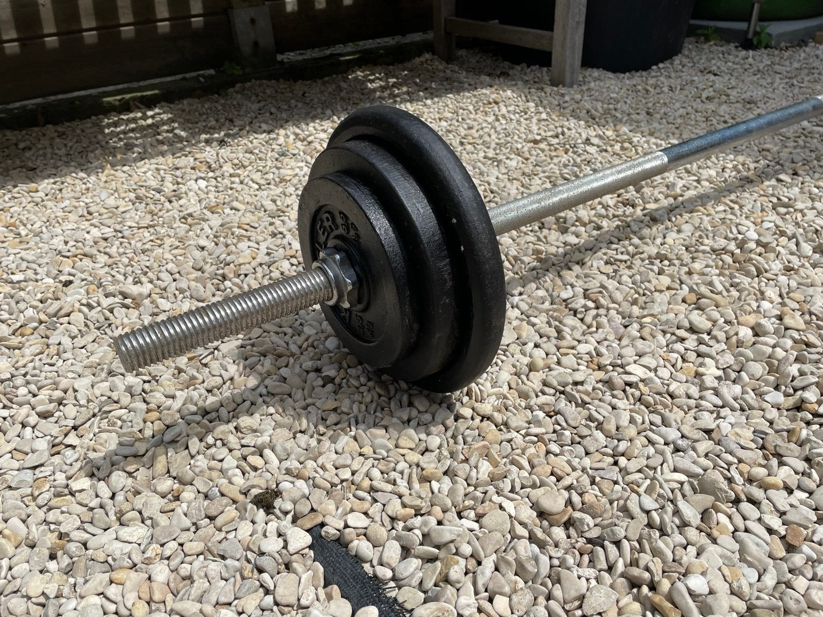 Bar met gewichten, Sport en Fitness, Fitnessmaterialen, Ophalen, Zo goed als nieuw