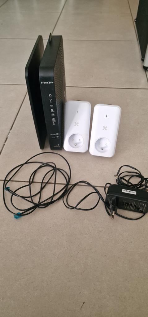 Proximus B-box 3V+ and 2 booster, Computers en Software, Ophalen of Verzenden