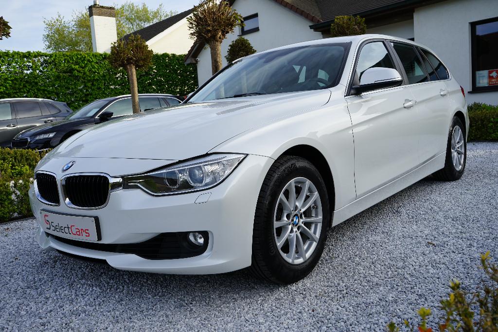 BMW 320i Touring~ AUTOMAAT~ MineralWeiss Metallic~ SuperDeal, Auto's, BMW, Automaat, 4 cilinders, 149 g/km, Wit