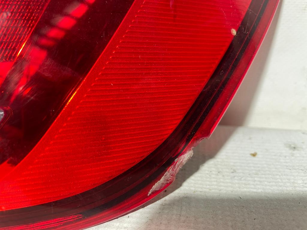 Feux arriere droit ABIMEE AUDI A4 8W5945070A, Audi, Enlèvement, Utilisé