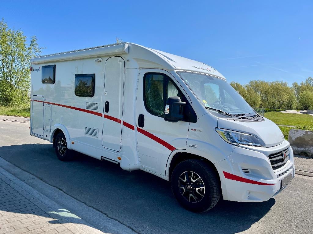 Kampeerwagen – Fiat Ducato Capron Sunlight V66/V337, Caravanes & Camping, Camping-cars, Fiat, Réfrigérateur, Diesel, Automatique
