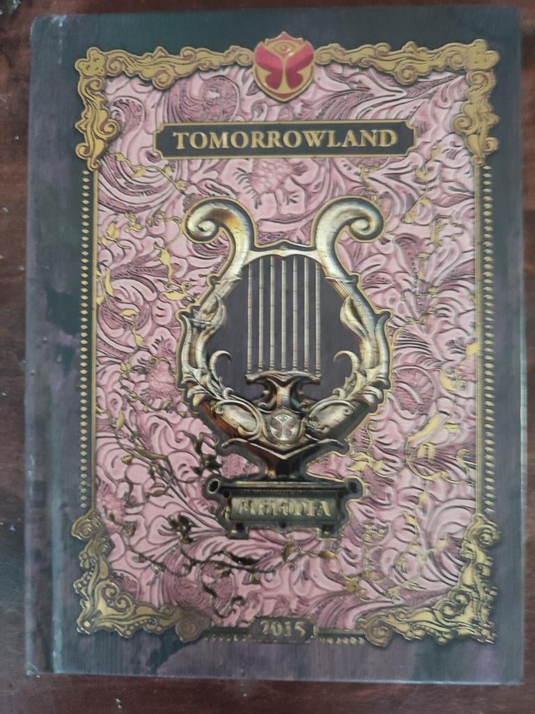 3-CDbox : TOMORROWLAND 2015 : THE SECRET KINGDOM OF MELODIA, Ophalen of Verzenden, Zo goed als nieuw