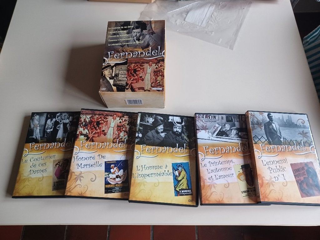 DVD Box, Enlèvement ou Envoi, Comédie, Français, Comprend un boîtier