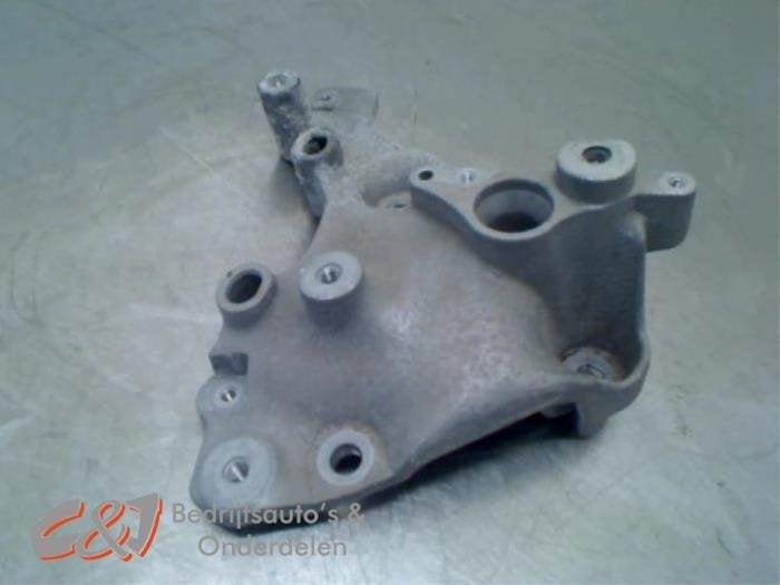Support moteur d'un Nissan NV300, -, 3 mois de garantie, Utilisé, -