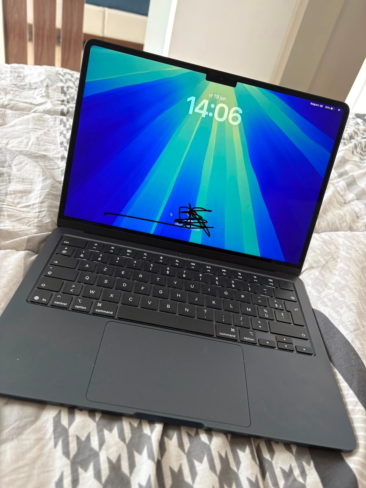 Macbook air M4 2025 + Thule hoesje, Computers en Software, Apple Macbooks, Nieuw, MacBook Air, 13 inch, 256 GB, 16 GB, Azerty