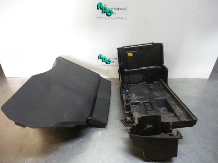 Boîtier de batterie d'un Opel Vectra (Vectra C 02-), -, Opel, Utilisé, -