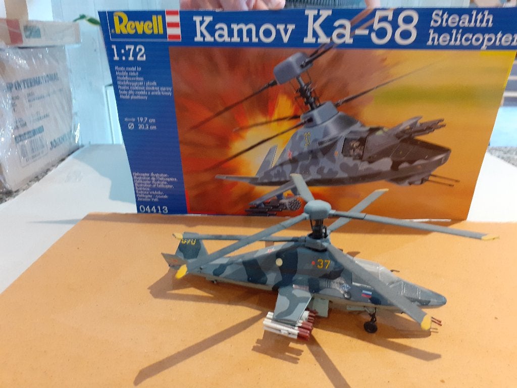 Maquette montée Kamov Ka-58 Stealth Helicopter 1/72 - Revell, Revell, Comme neuf, Enlèvement, 1:72 à 1:144