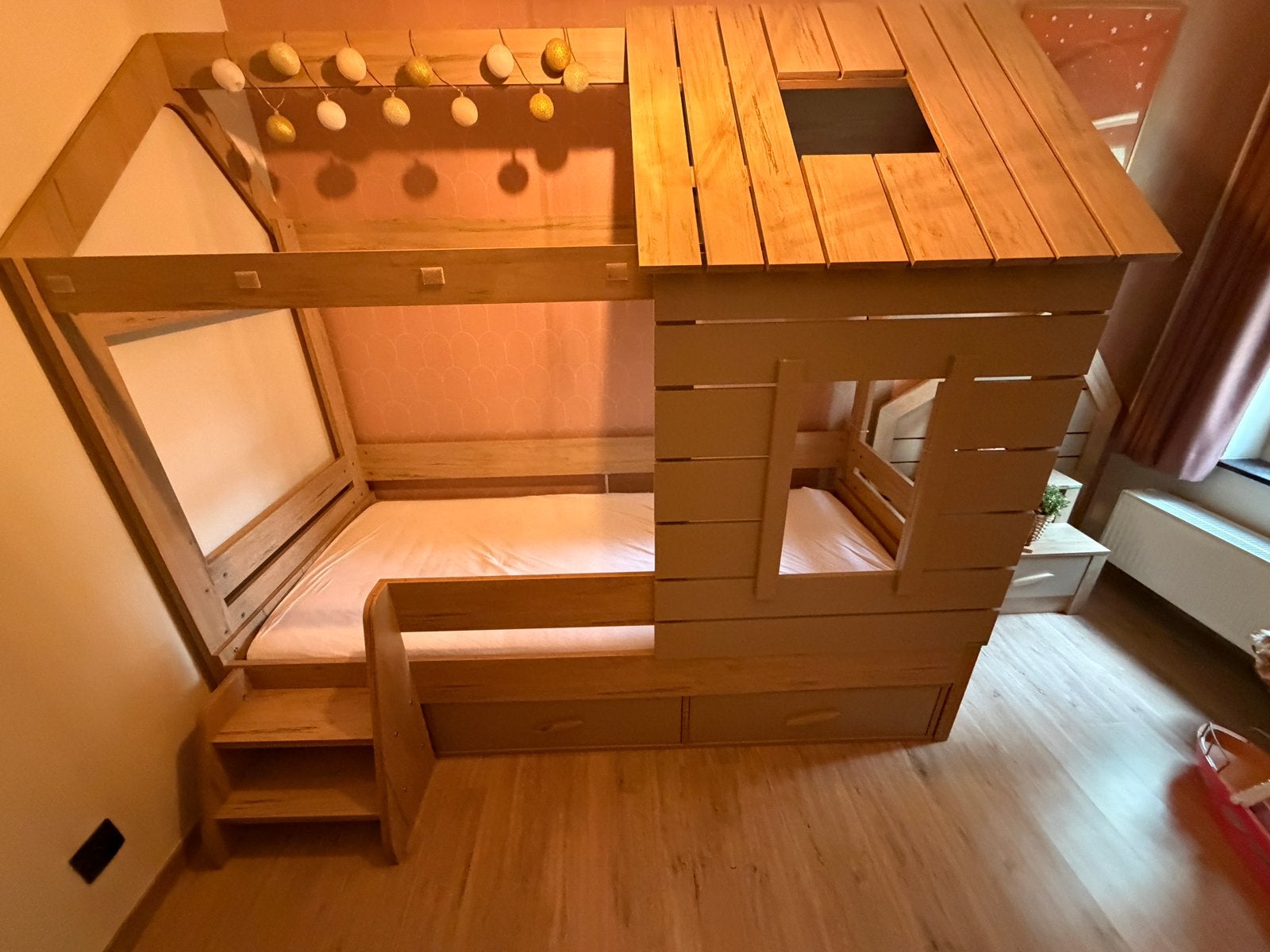 Kinderkamer met bedhuis Cento, Ophalen, Zo goed als nieuw