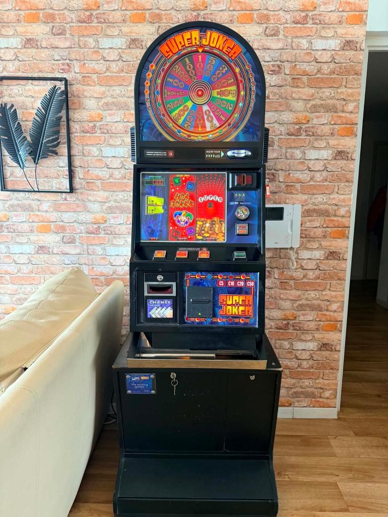 Machine a sous casino, Euro, Ophalen, Zo goed als nieuw, Met sleutels