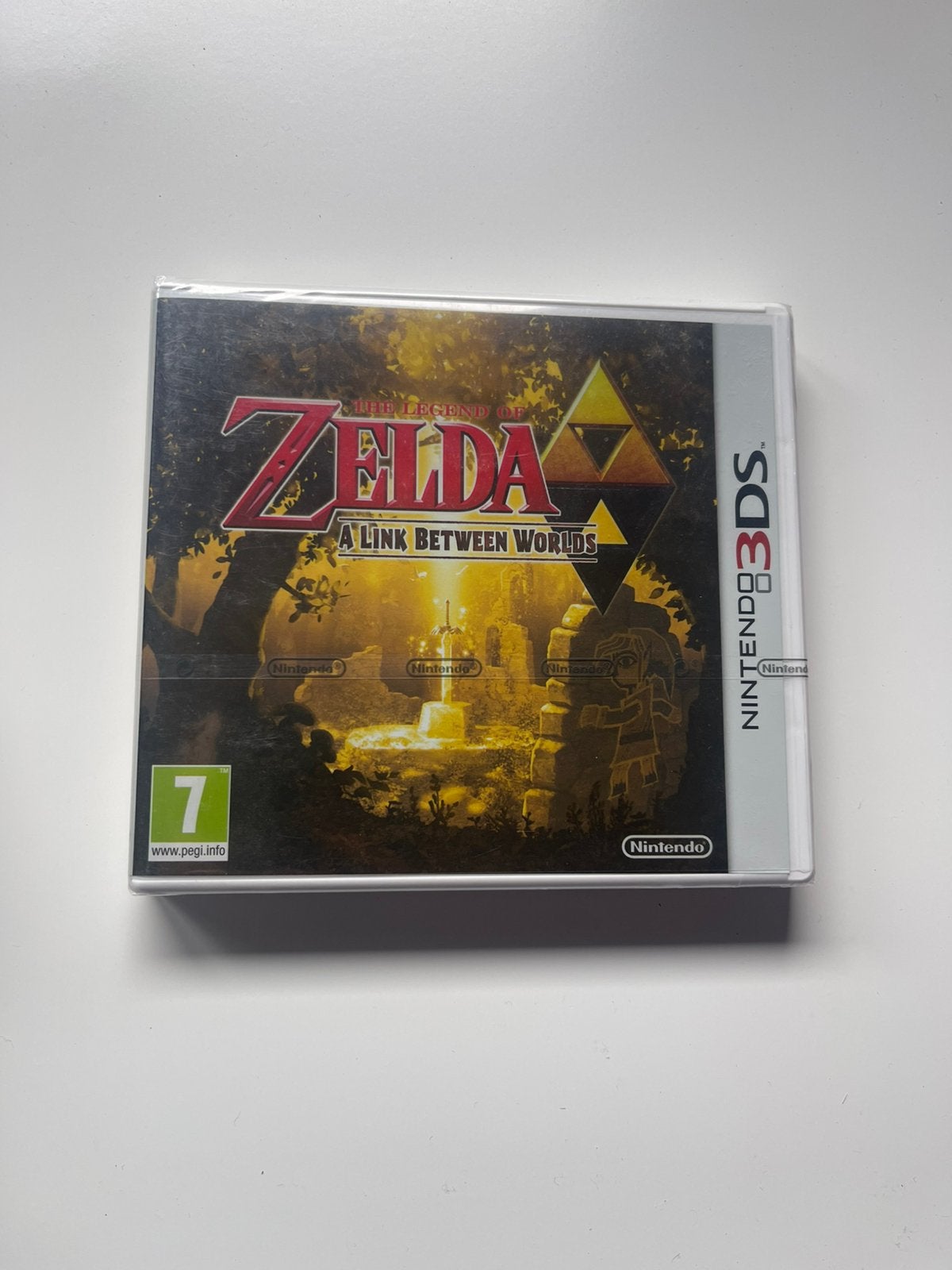 SEALED The Legend of Zelda A Link Between Worlds 3DS, Games en Spelcomputers, Ophalen of Verzenden, Nieuw