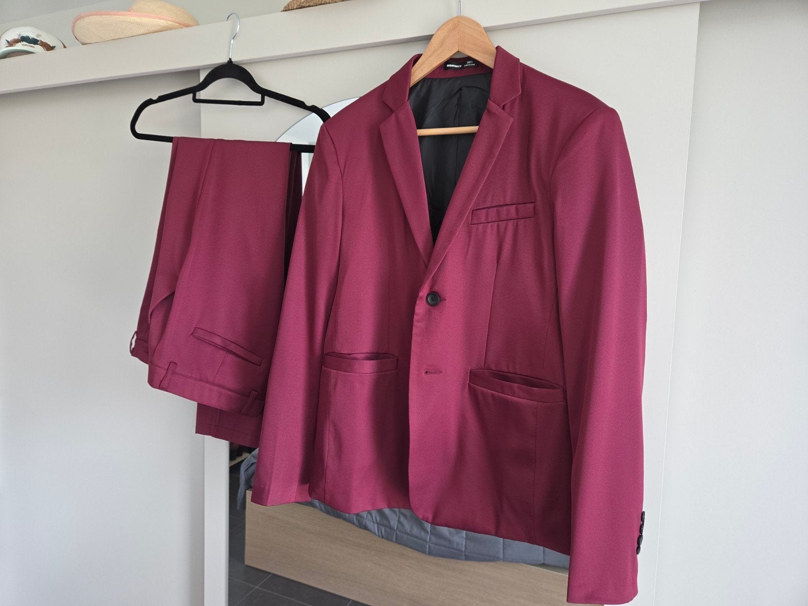 2 delig kostuum Bordeaux S/46 heren, Kleding | Heren, Kostuums en vesten, Ophalen, Zo goed als nieuw, Maat 46 (S) of kleiner, Rood