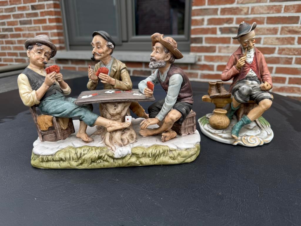 Figurines en porcelaine de Capodimonte « Les tricheurs », Enlèvement, Comme neuf