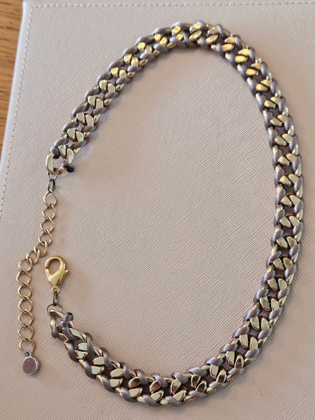 Titto 925 zilveren ketting – taupe & goudkleurig, Handtassen en Accessoires, Kettingen, Nieuw, Zilver, Goud, Ophalen of Verzenden