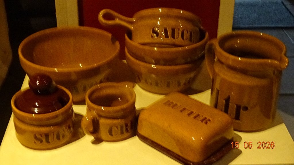 Bruin servies, Maison & Meubles, Cuisine | Vaisselle, Enlèvement, Comme neuf, Moderne, Assiettes(s)