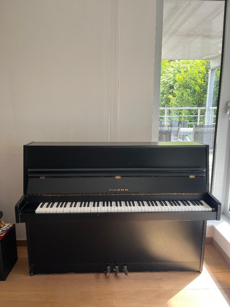 Finse FAZER rechtopstaande piano - Dringend!, Muziek en Instrumenten, Piano's, Ophalen, Gebruikt, Zwart, Piano