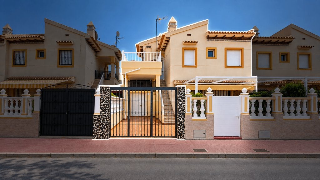 GERENOVEERDE BUNGALOW TE KOOP IN LA ZENIA, Spanje, 115 m², Woonhuis, Overige