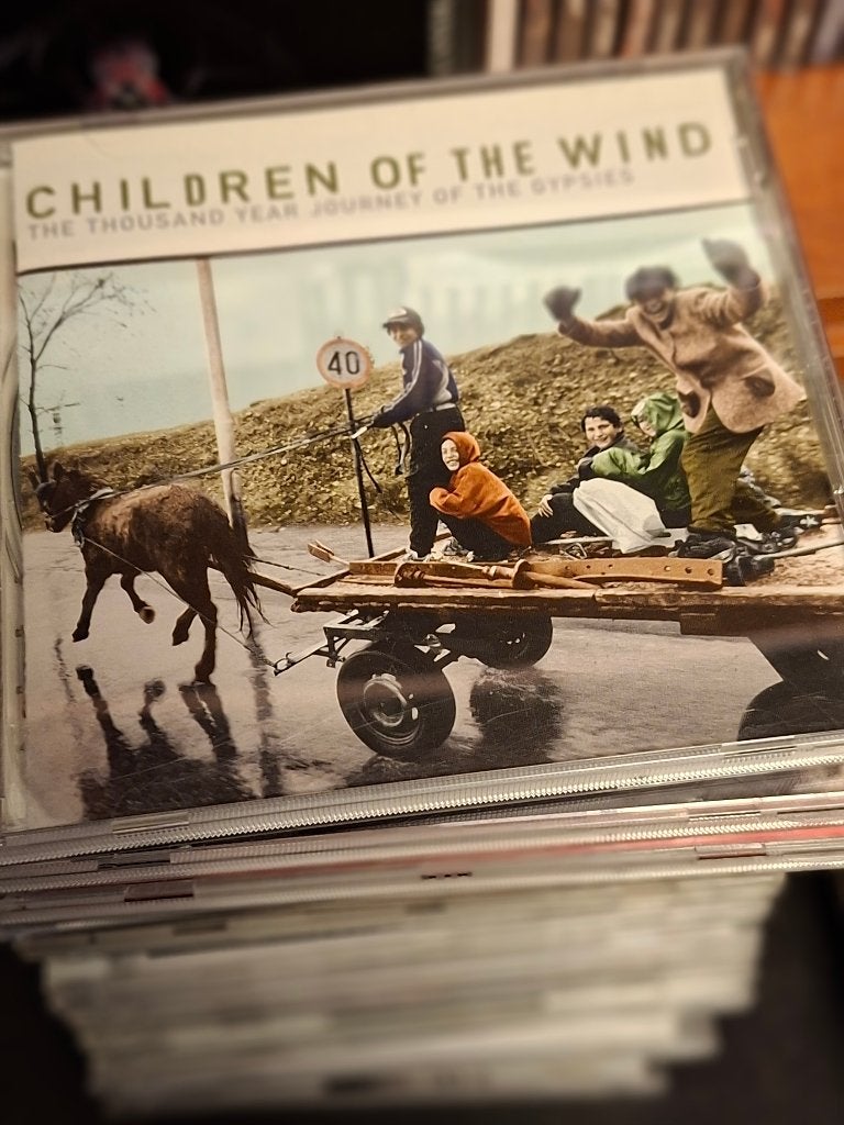 cd - various - children of the wind - the thousand year ..., CD & DVD, Enlèvement ou Envoi, Comprend un livret, Comme neuf, Autres genres