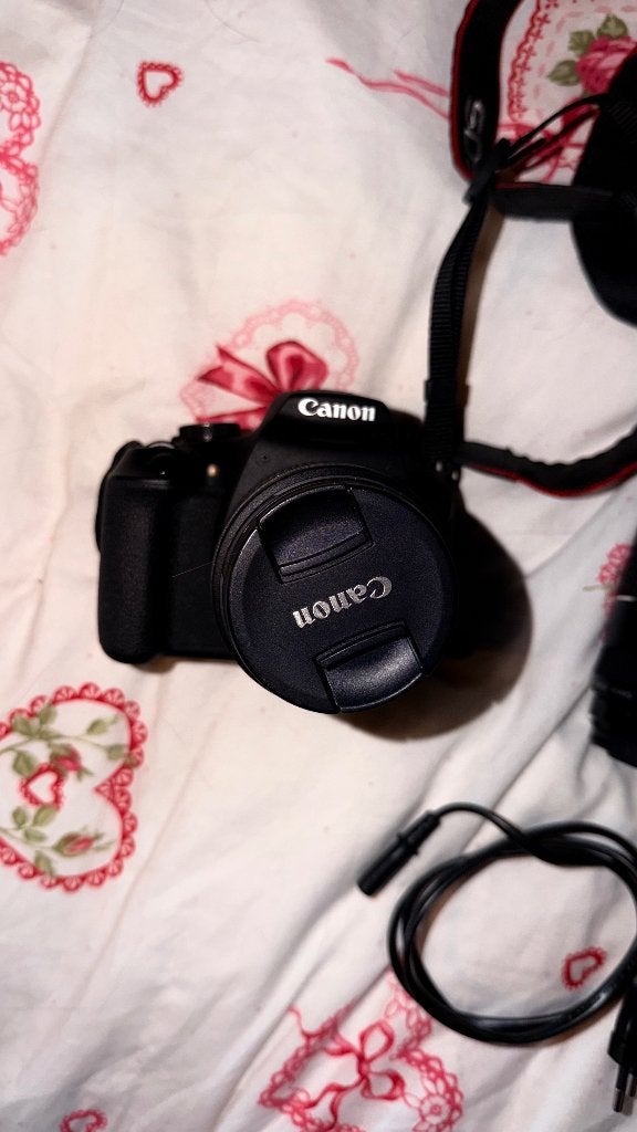 Canon EOS 2000D, Audio, Tv en Foto, Fotocamera's Digitaal, Zo goed als nieuw, Canon, Bluetooth, Handmatige focus, Ingebouwde flitser