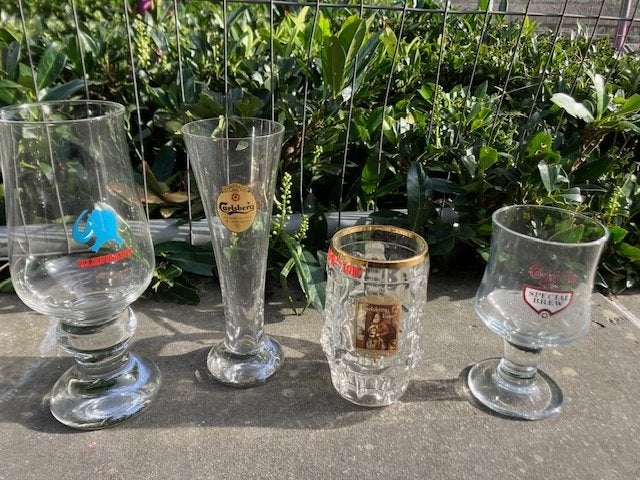 4 VERRES CARLSBERG DIFFÉRENTS, DONT UN ÉLÉPHANT, Enlèvement ou Envoi, Comme neuf, Verre ou Verres