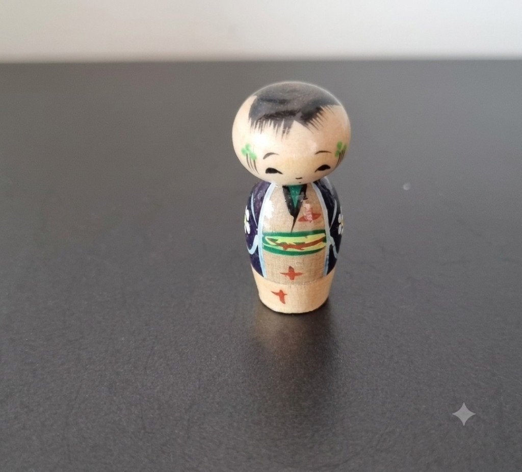 Jolie miniature Mame-Kokeshi, Antiquités & Art, Art | Art non-occidental, Fait main, 3 cm, Japon, Bois