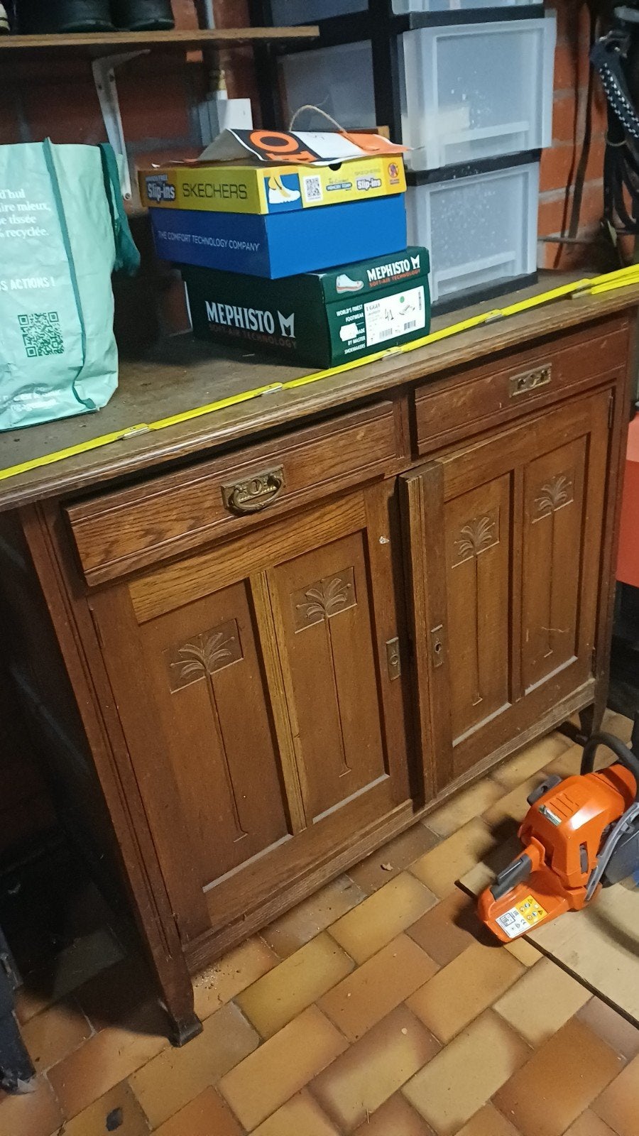 Oud eiken kastje in goede staat, Ophalen