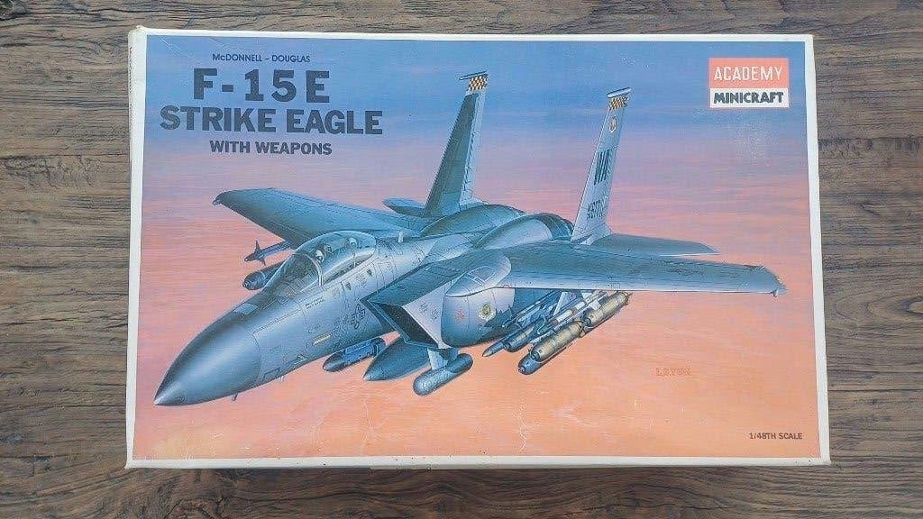 Maquette avion F-15E 1/48 Academy, Enlèvement, Avion
