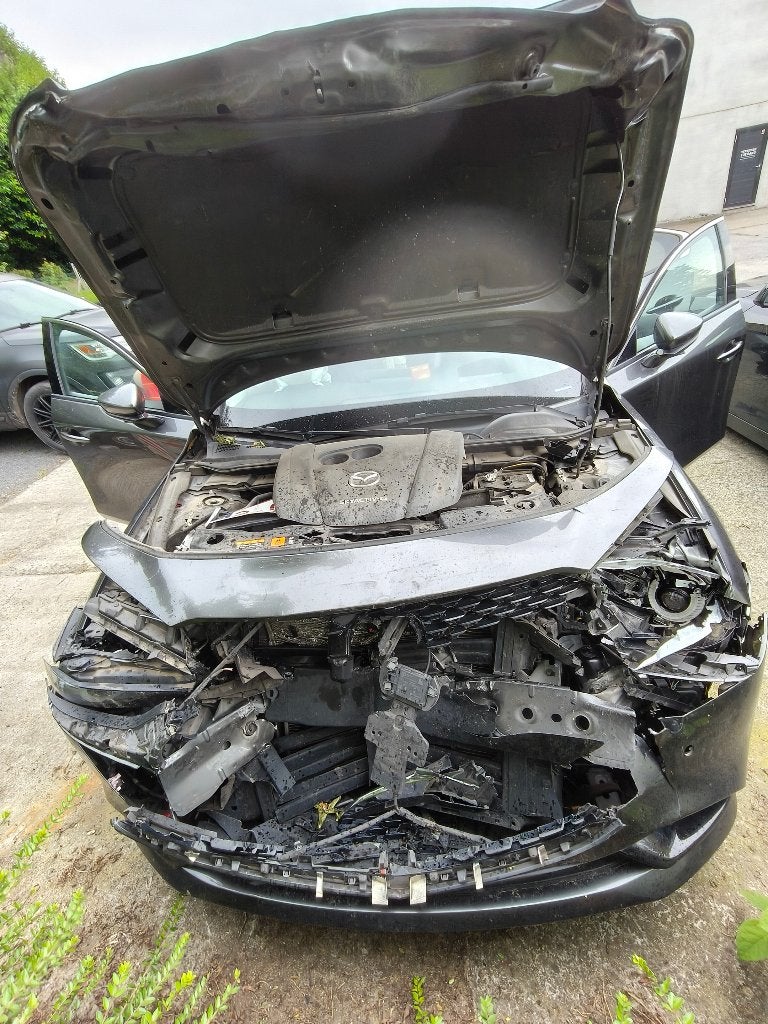 Schadewagen Mazda3, Berline, Automatique, 1998 cm³, Brun