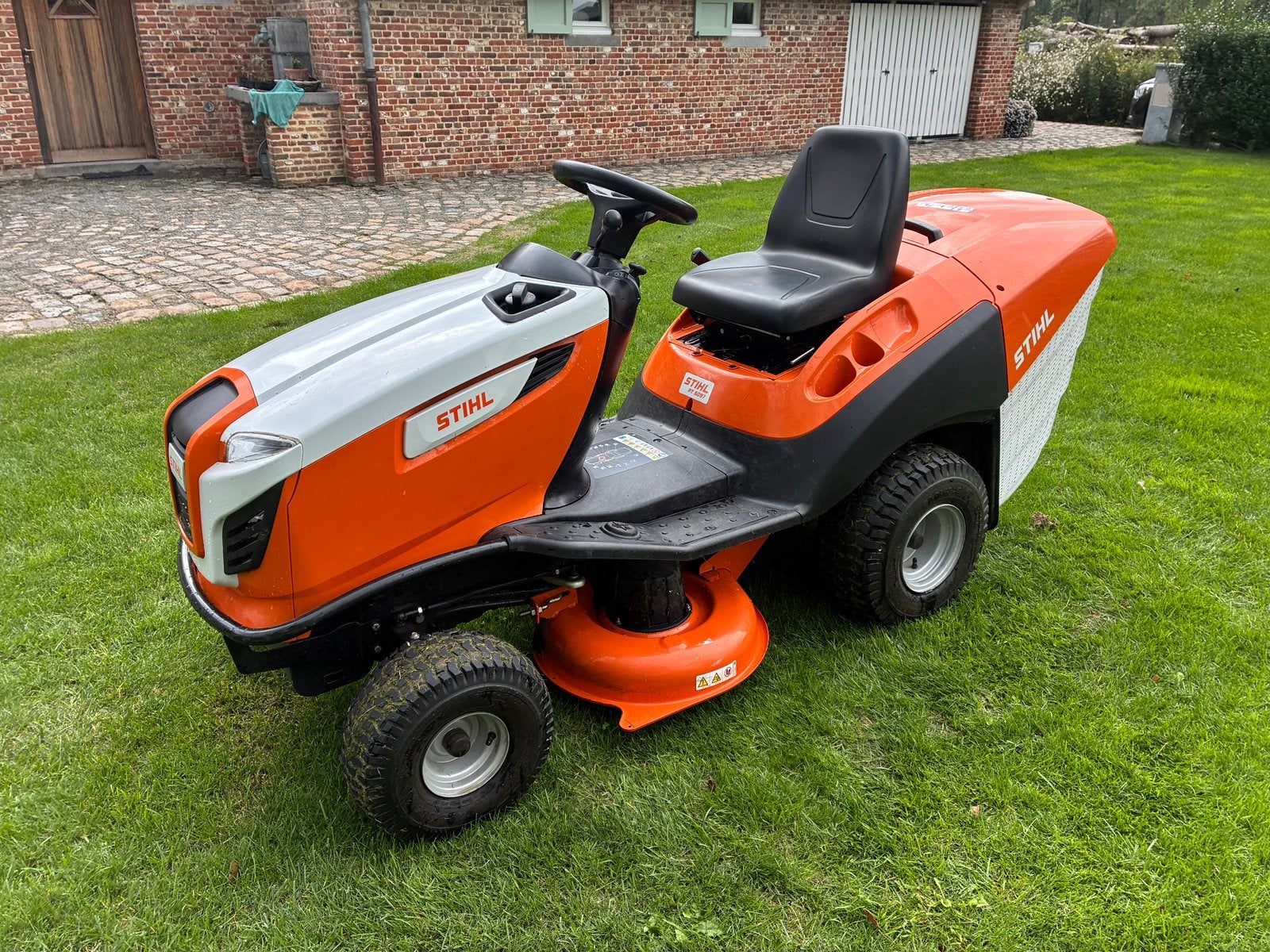 Stihl zitmaaier RT 5097, Tuin en Terras, Ophalen, Gebruikt, Opvangbak, 90 tot 120 cm