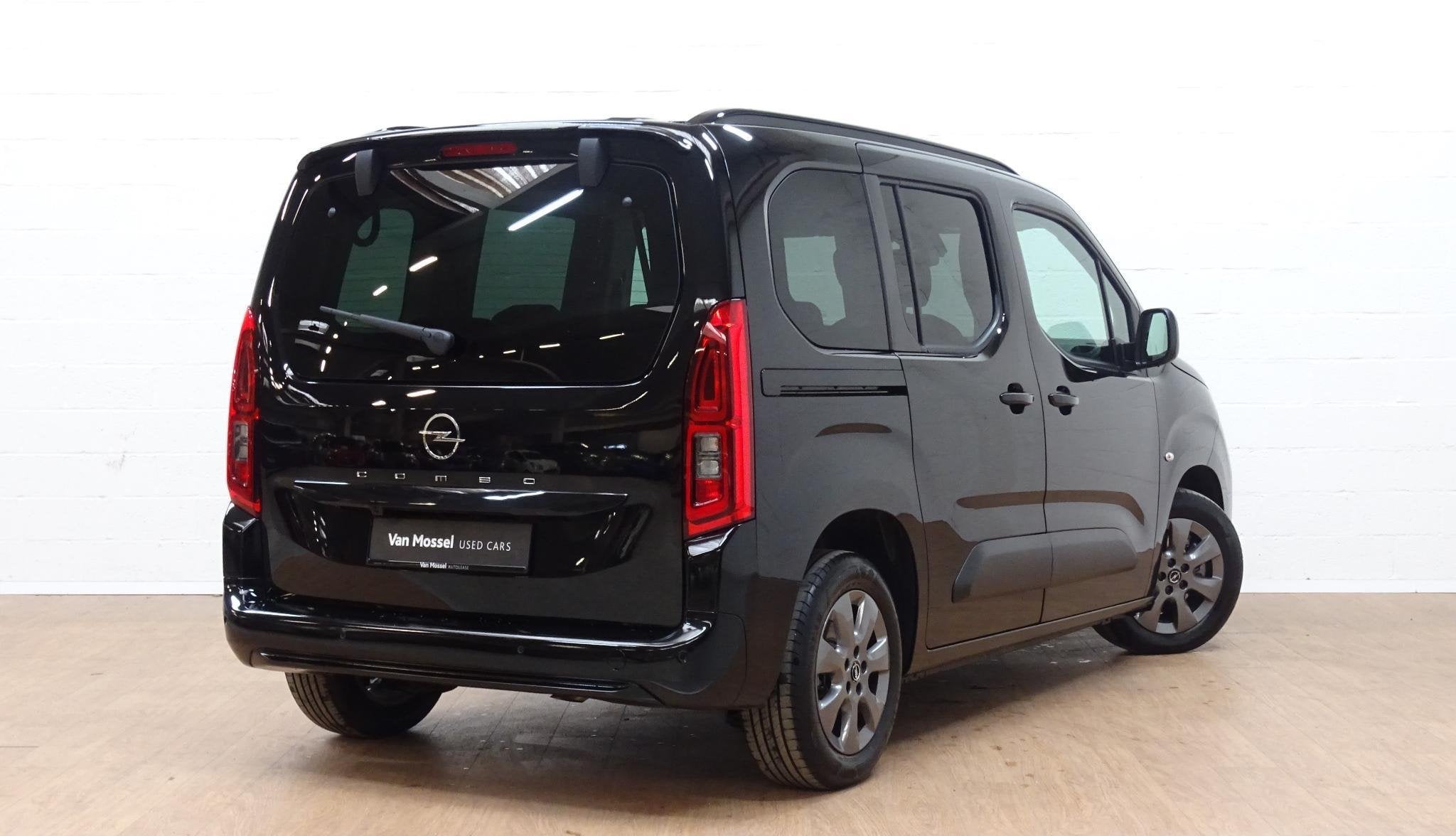 Opel Combo Life 1.2T Edition+gps+camera+park pilot achteraan, Auto's, Opel, Gebruikt, Overige modellen, Parkeersensor, Zwart