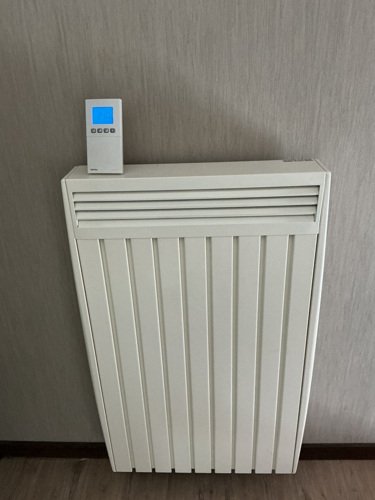 Aterno radiator met draadloze thermostaat, Doe-het-zelf en Bouw, Ophalen, Gebruikt, 800 watt of meer, Radiator