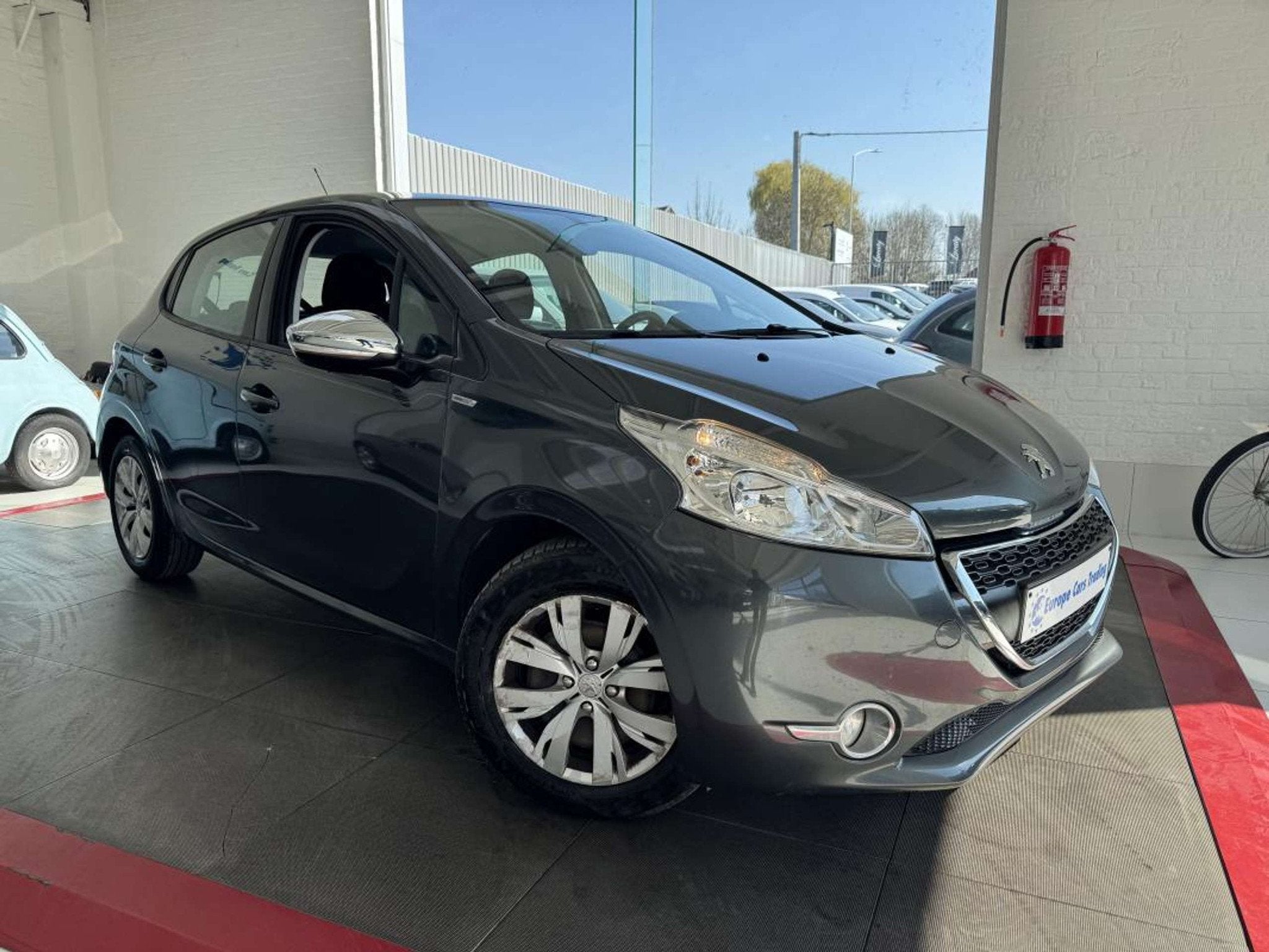 Peugeot 208 URBAN SOUL 1.4 e-HDI 68Ch DISTRIBUTION OK GPS GA, Stof, 1398 cc, Bedrijf, Zilver of Grijs
